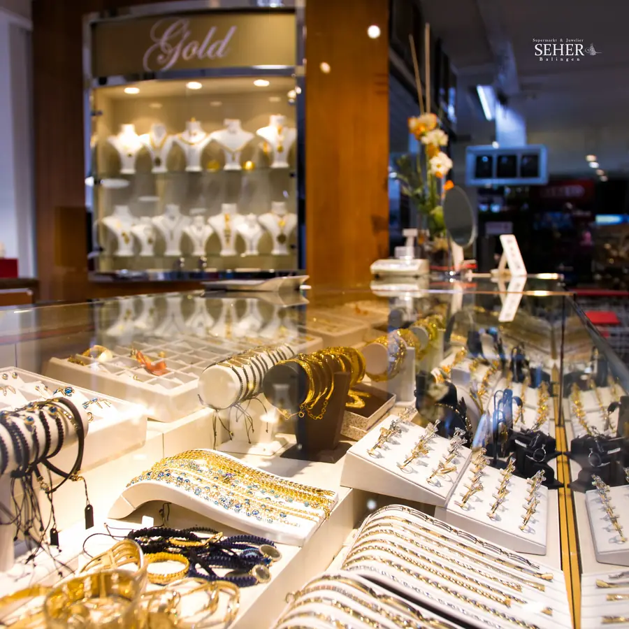 Gold-Vitrine im Juwelier Seher in Balingen